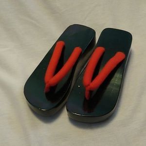 Black and red Japanese wooden flip flops